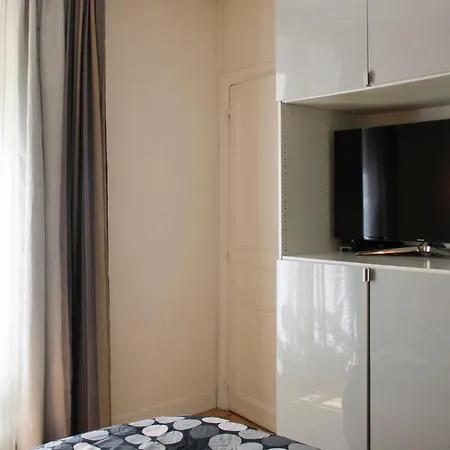 Comfortable In The Heart Of Bastille *